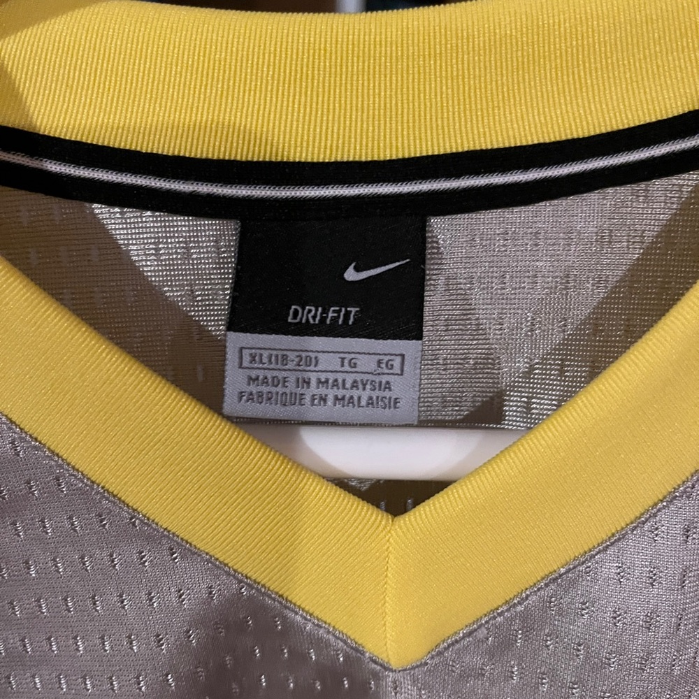 Nike dri fit boys shirt size XL (18-20) - Picture 3 of 8